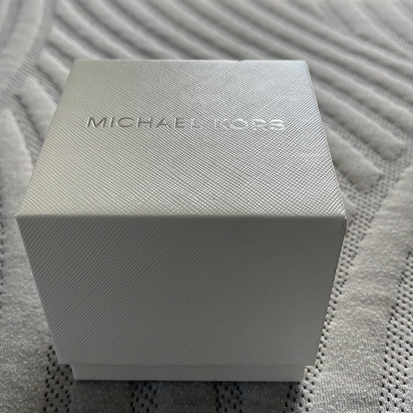 BRAND NEW Michael Kors bling woman’s watch - Picture 6 of 6